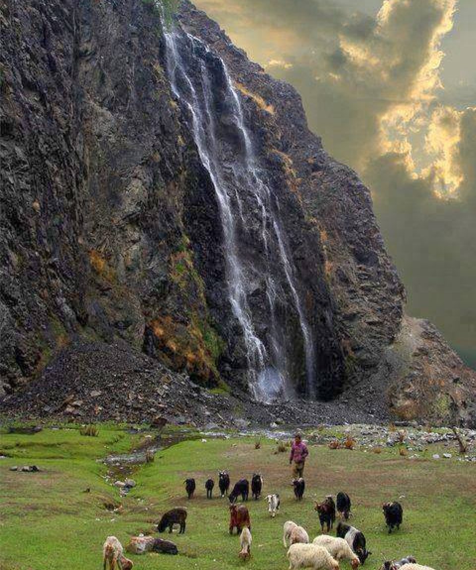 Manthokha-waterfall-khar